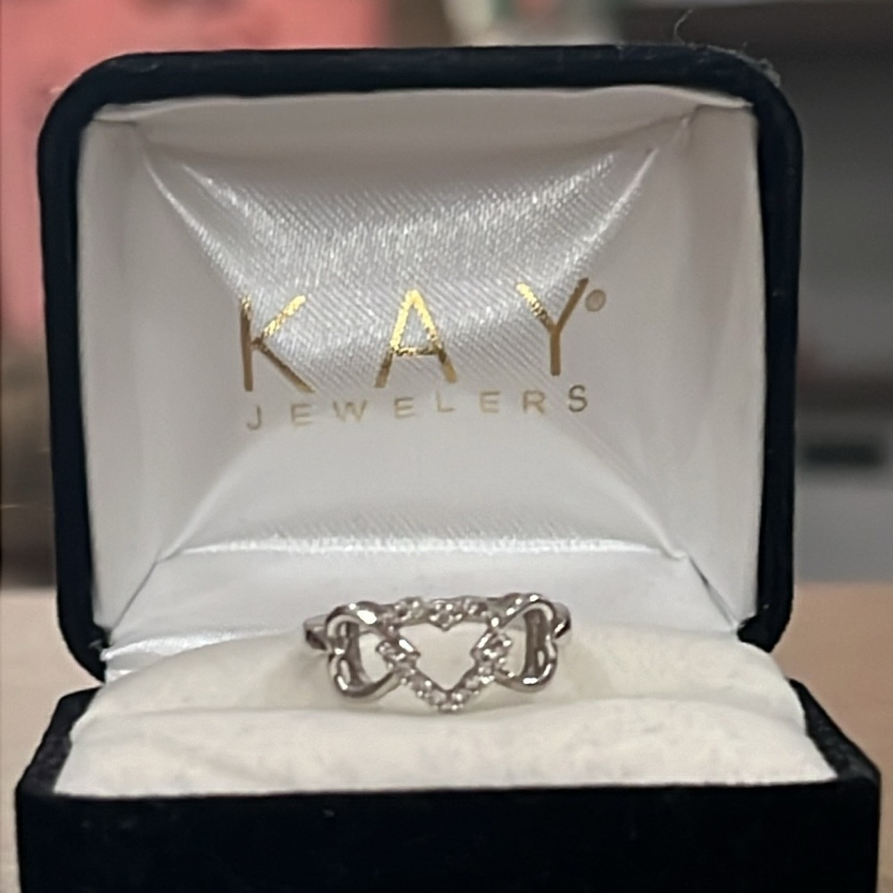 10k White Gold & Diamond Ring